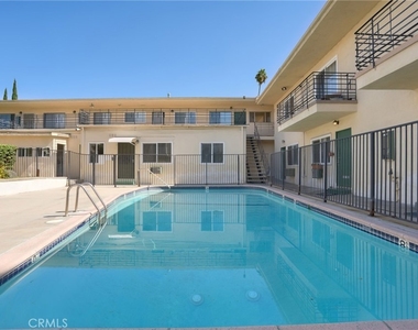 915 E Palmer Avenue - Photo Thumbnail 32