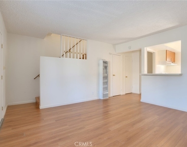 915 E Palmer Avenue - Photo Thumbnail 5