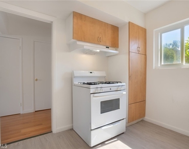 915 E Palmer Avenue - Photo Thumbnail 13