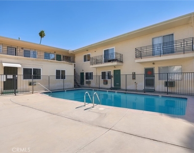 915 E Palmer Avenue - Photo Thumbnail 31