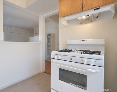 915 E Palmer Avenue - Photo Thumbnail 14