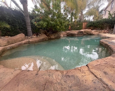 697 Canmore Ct - Photo Thumbnail 6