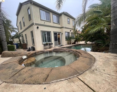 697 Canmore Ct - Photo Thumbnail 8