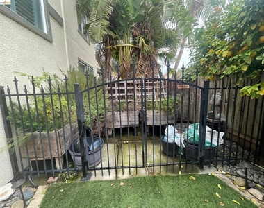 697 Canmore Ct - Photo Thumbnail 4