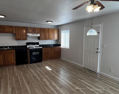 4067 Vineyard Ave - Photo Thumbnail 2