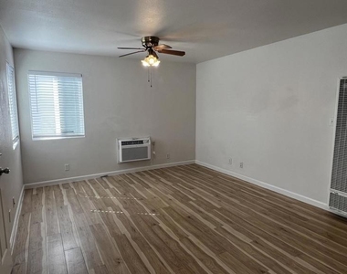 4067 Vineyard Ave - Photo Thumbnail 4