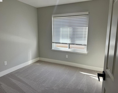 978 La Mesa Ter - Photo Thumbnail 11