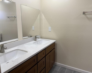 356 Adams Way - Photo Thumbnail 15