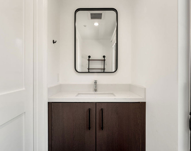 1153 N Beachwood Drive - Photo Thumbnail 15