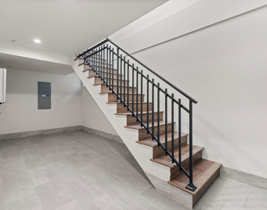 1153 N Beachwood Drive - Photo Thumbnail 18