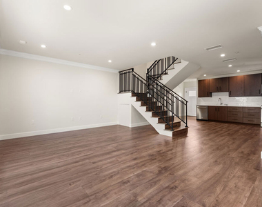 1153 N Beachwood Drive - Photo Thumbnail 3