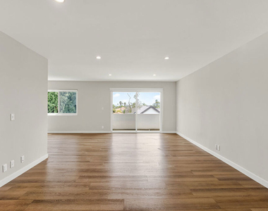 1470 Rexford Drive - Photo Thumbnail 13