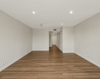 1470 Rexford Drive - Photo Thumbnail 14