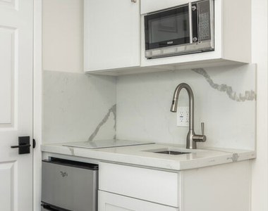 8791 Cadillac Avenue - Photo Thumbnail 26