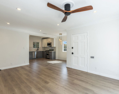 8791 Cadillac Avenue - Photo Thumbnail 9
