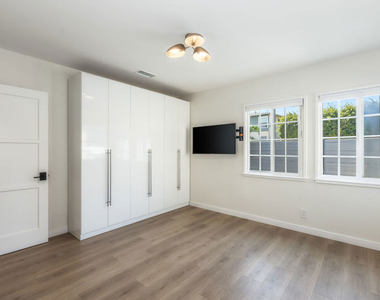 8791 Cadillac Avenue - Photo Thumbnail 19