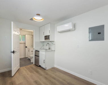 8791 Cadillac Avenue - Photo Thumbnail 24