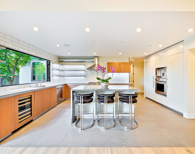 9038 Meredith Place - Photo Thumbnail 13