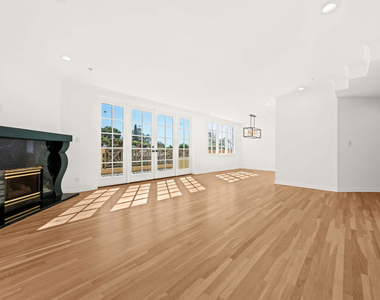 10555 Ashton Avenue - Photo Thumbnail 5