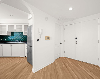 10555 Ashton Avenue - Photo Thumbnail 4