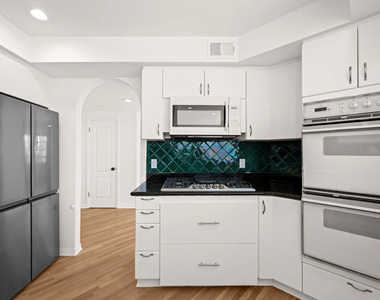 10555 Ashton Avenue - Photo Thumbnail 9
