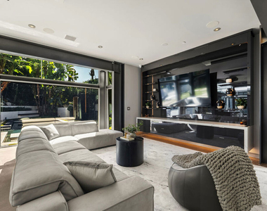 8538 Eastwood Road - Photo Thumbnail 9
