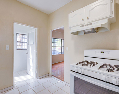 1492 Silver Lake Boulevard - Photo Thumbnail 9