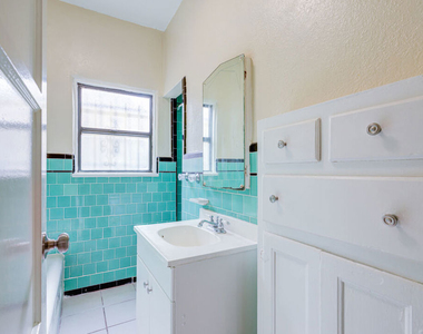 1492 Silver Lake Boulevard - Photo Thumbnail 14