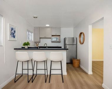 3620 S Budlong Avenue - Photo Thumbnail 3