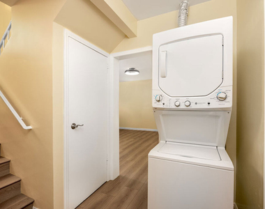 3620 S Budlong Avenue - Photo Thumbnail 9
