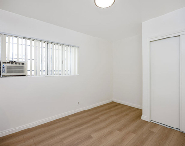 3620 S Budlong Avenue - Photo Thumbnail 8