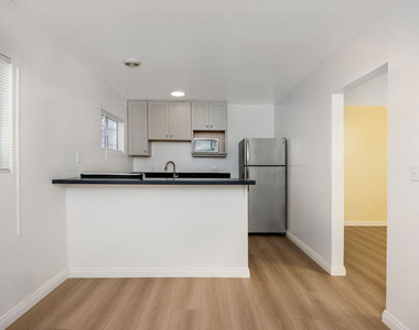 3620 S Budlong Avenue - Photo Thumbnail 7