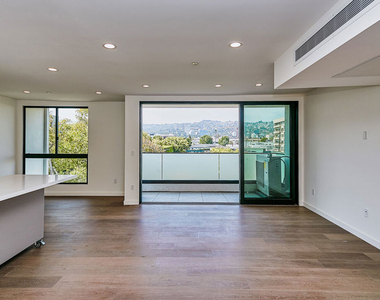 328 N Maple Drive - Photo Thumbnail 5