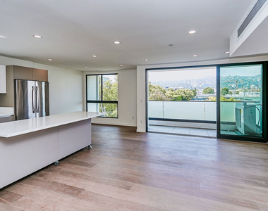 328 N Maple Drive - Photo Thumbnail 4