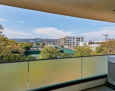328 N Maple Drive - Photo Thumbnail 2