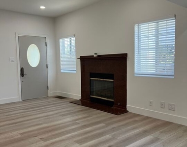 4621 Melbourne Avenue - Photo Thumbnail 7