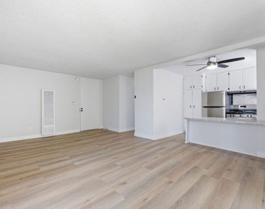 1353 S Carmelina Avenue - Photo Thumbnail 4