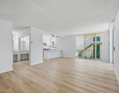 1353 S Carmelina Avenue - Photo Thumbnail 3