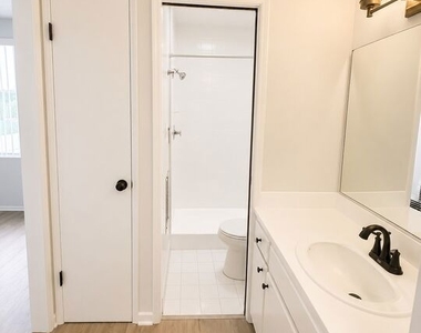 1353 S Carmelina Avenue - Photo Thumbnail 24