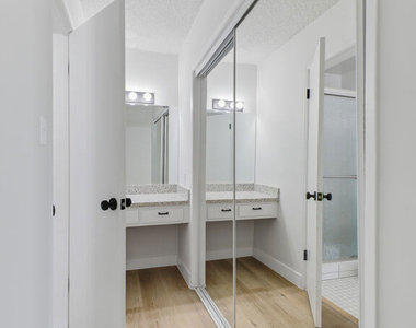 1353 S Carmelina Avenue - Photo Thumbnail 13