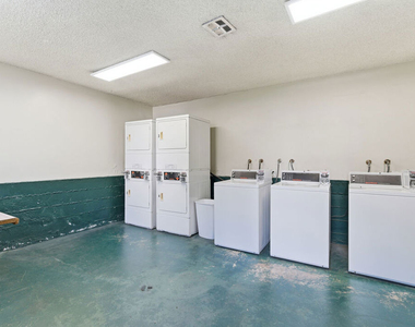 1353 S Carmelina Avenue - Photo Thumbnail 27