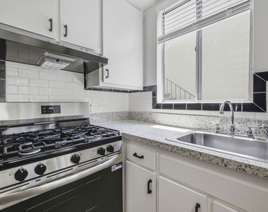 1353 S Carmelina Avenue - Photo Thumbnail 11