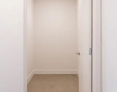 2156 Clifford Street - Photo Thumbnail 7
