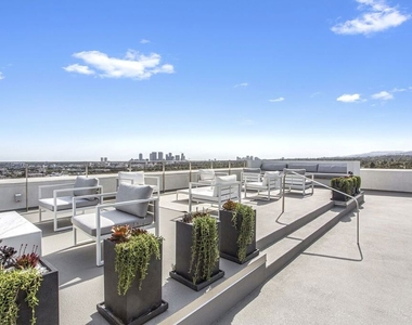 838 N Doheny Drive - Photo Thumbnail 10