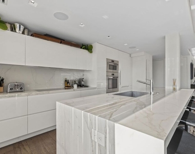 838 N Doheny Drive - Photo Thumbnail 2
