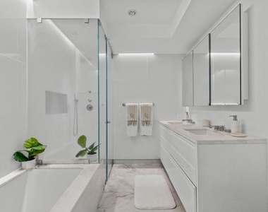 838 N Doheny Drive - Photo Thumbnail 5