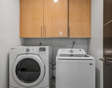 1318 Roxbury Drive - Photo Thumbnail 33