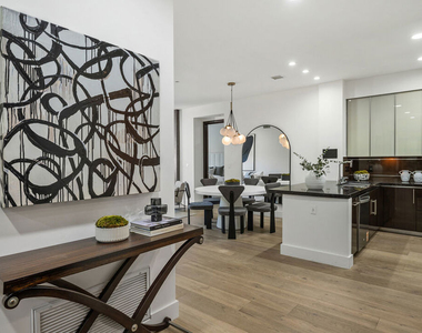 1318 Roxbury Drive - Photo Thumbnail 6