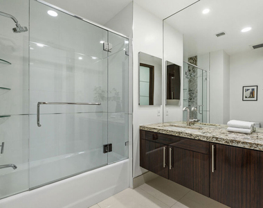 1318 Roxbury Drive - Photo Thumbnail 23