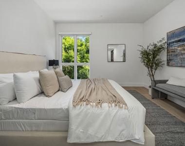 1318 Roxbury Drive - Photo Thumbnail 22
